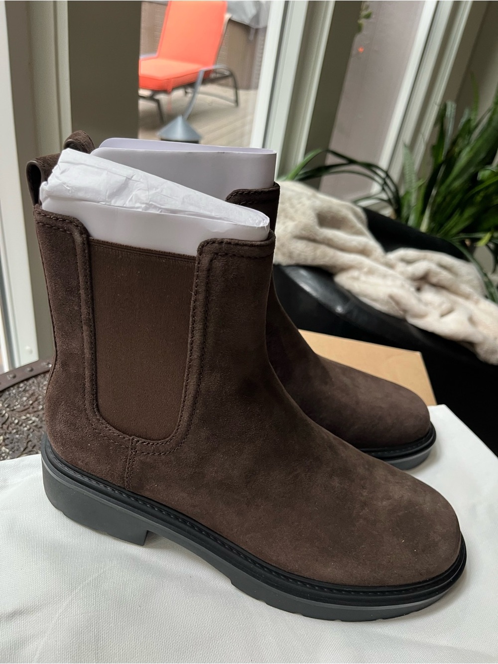 VINCE PINECREST II SUEDE LUG SOLE BOOTS TRUFFLE 9.5 - Picture 8 of 12